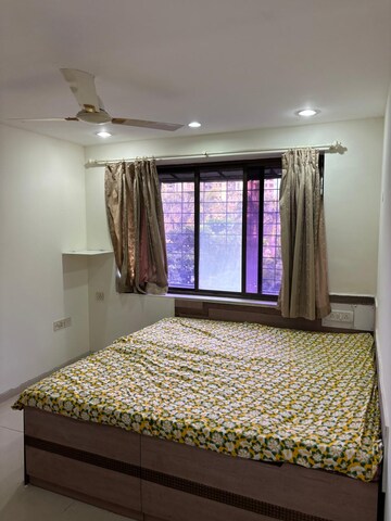 Bedroom in 3 BHK Apartment at Andheri West – for Rent