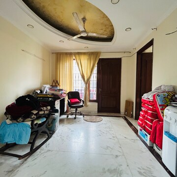 Room in 3 BHK Builder Floor at Ansal Plaza Sector-23, Carterpuri – for Rent
