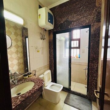 Attached Bathroom in 3 BHK Builder Floor at Ansal Plaza Sector-23, Carterpuri – for Rent