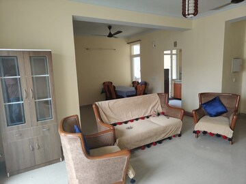 Living Room in 3 BHK Apartment at Yamuna Bulding, Gomti Nagar – for Rent