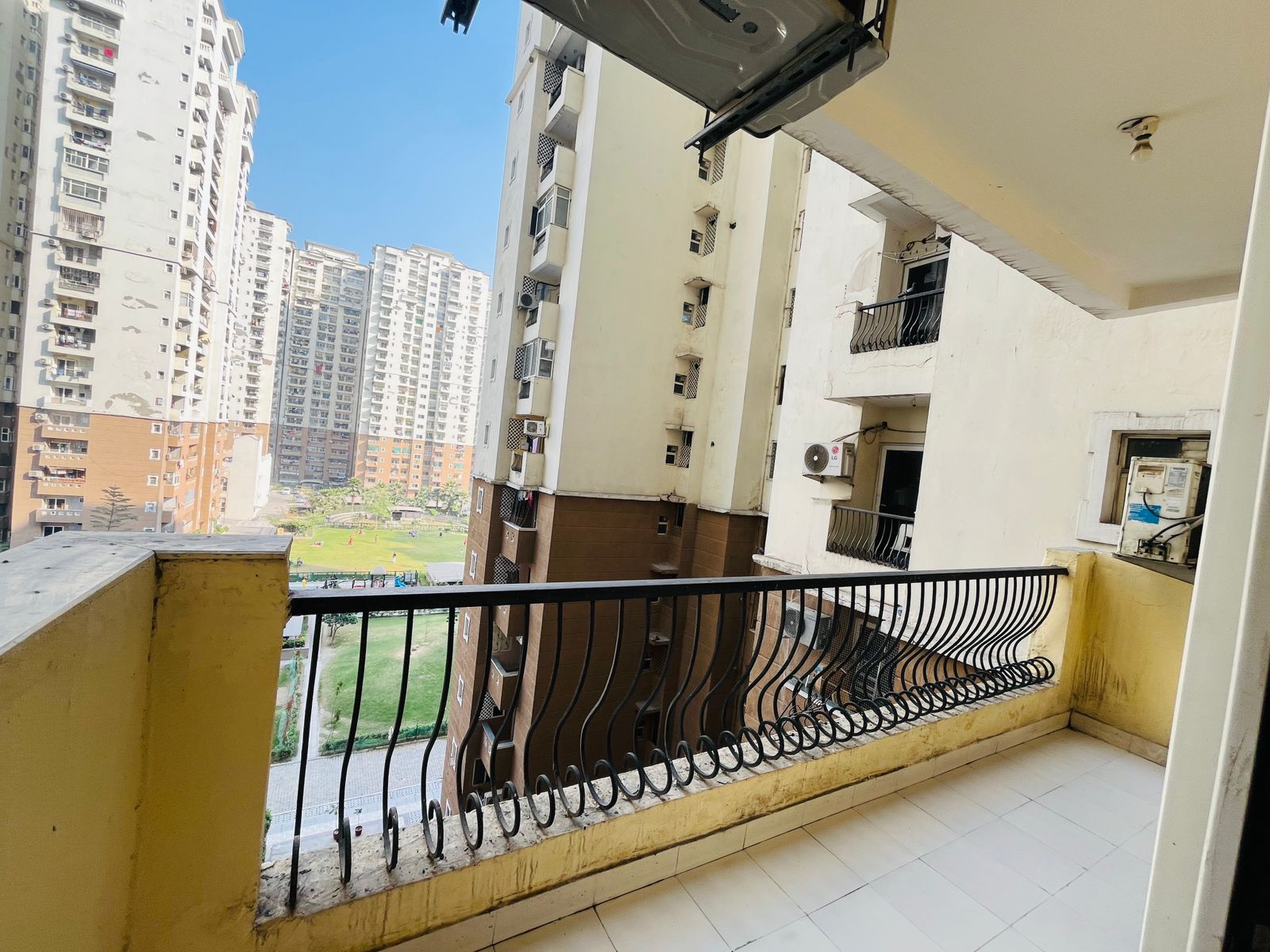 3 BHK + Pooja Room Apartment For Sale in Amrapali Silicon City