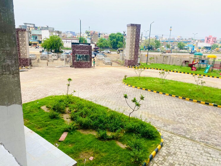 Garden, cosmos-express-99 3 Bedroom 1550 Sq.Ft. Apartment In Sector 99 Gurgaon 8043683