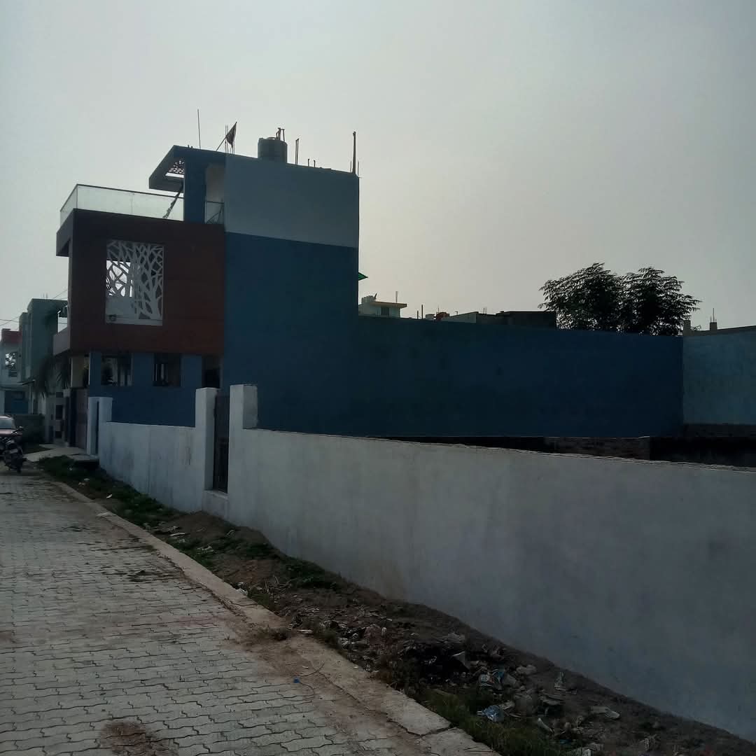Plot For Sale in Gaur Krishnvilas