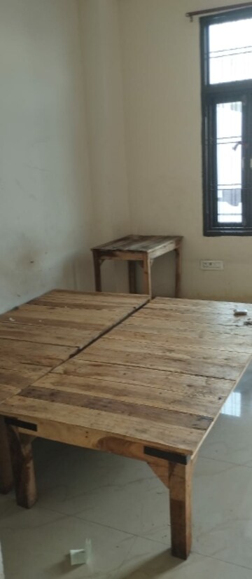 Room in 1 BHK Independent House at Aliganj – for Rent