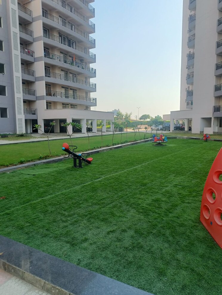 Garden, cosmos-express-99 3 Bedroom 1550 Sq.Ft. Apartment In Sector 99 Gurgaon 8043704