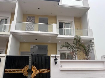 Master Bedroom in 3 BHK Independent House at Gomti Nagar – for Sale