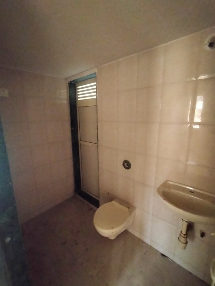 Bathroom, laxmi-avenue-d-global-city-ph-1 1.5 Bedroom 830 Sq.Ft. Apartment In Virar West Palghar 8043794