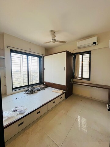 Room in 3 BHK Apartment at Eka Elitas, Kothrud – for Rent