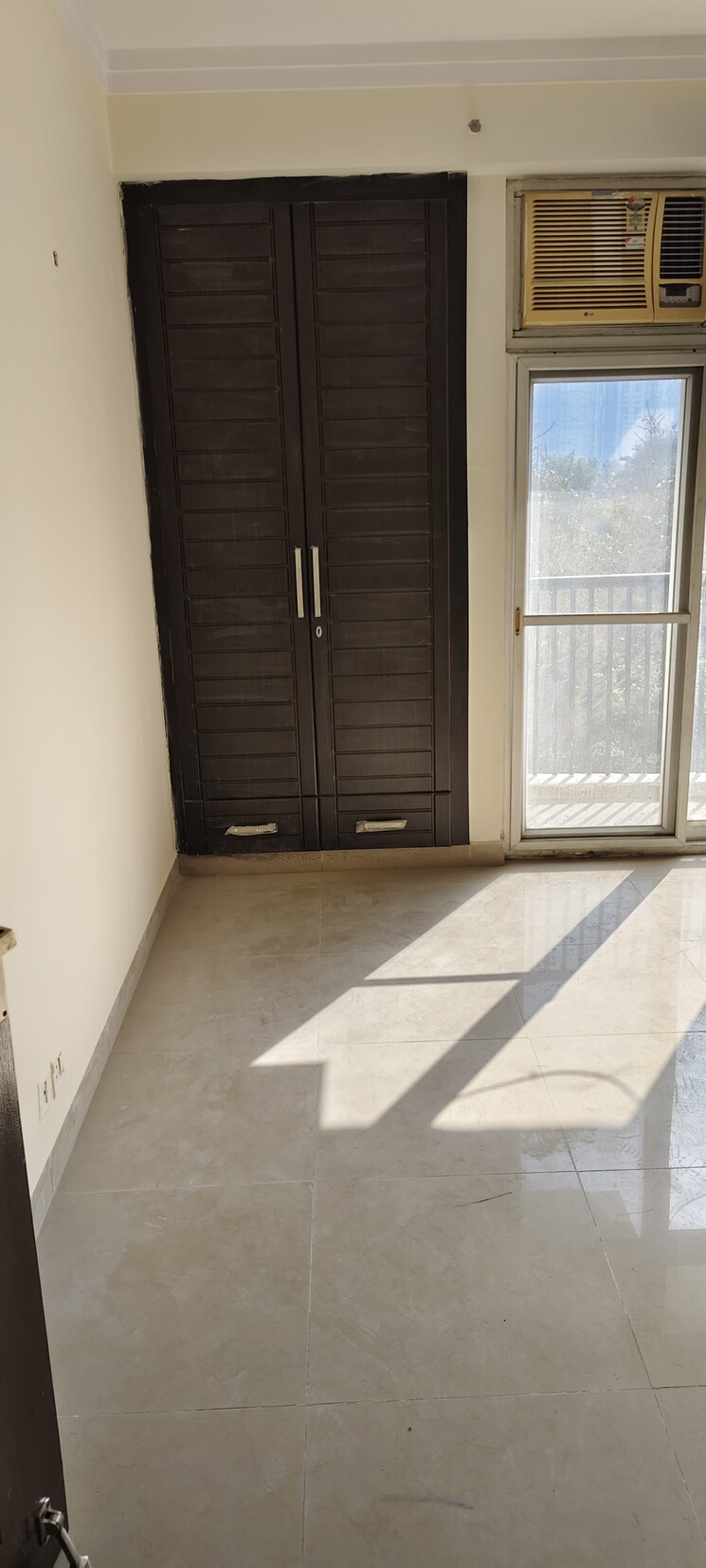 Room, amrapali-platinum 3 Bedroom 1625 Sq.Ft. Apartment In Sector 119 Noida 8043868