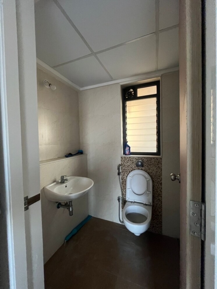 Bathroom, lodha-palava-aurelia 2 Bedroom 527 Sq.Ft. Apartment In Dombivli East Thane 8043914