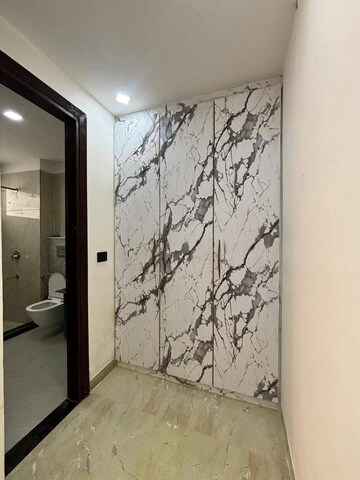 Room in 4 BHK Builder Floor at Sector 42 – for Rent