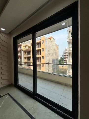 Room in 4 BHK Builder Floor at Sector 42 – for Rent