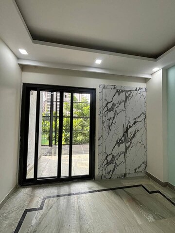 Room in 4 BHK Builder Floor at Sector 42 – for Rent