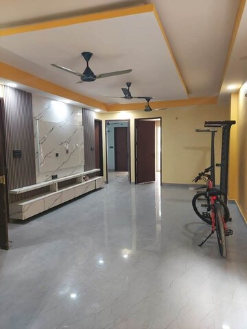 Room in 3 BHK Builder Floor at Sector 15 ii – for Rent