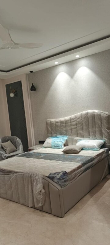 Bedroom in 4 BHK Builder Floor at Sector 45 – for Rent