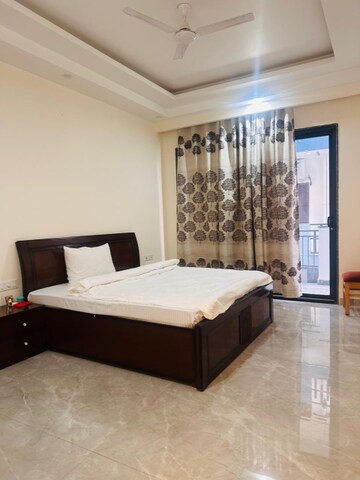 Bedroom in 4 BHK Builder Floor at Sector 45 – for Rent
