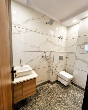 Bathroom in 3.5 BHK Builder Floor at Shastri Nagar – for Rent
