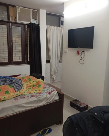 Bedroom in 1.5 BHK Builder Floor at Shastri Nagar – for Rent