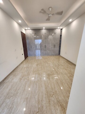 Room in 3 BHK Builder Floor at Kohli One Malibu Town, Sector 47 – for Rent