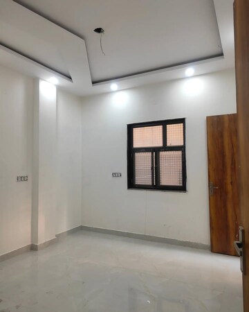 Room in 2.5 BHK Builder Floor at Shastri Nagar – for Rent