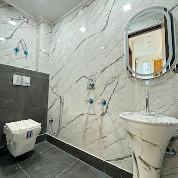 Bathroom in 2.5 BHK Builder Floor at Shastri Nagar – for Rent