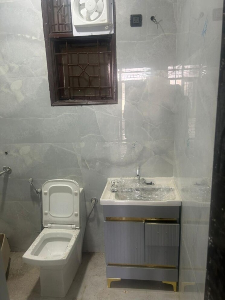 Bathroom, sector 57 3 Bedroom 300 Sq.Yd. Builder Floor In Sector 57 Gurgaon 8043979
