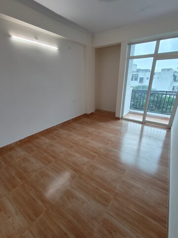 Room in 2 BHK Apartment at Mahanagar – for Rent
