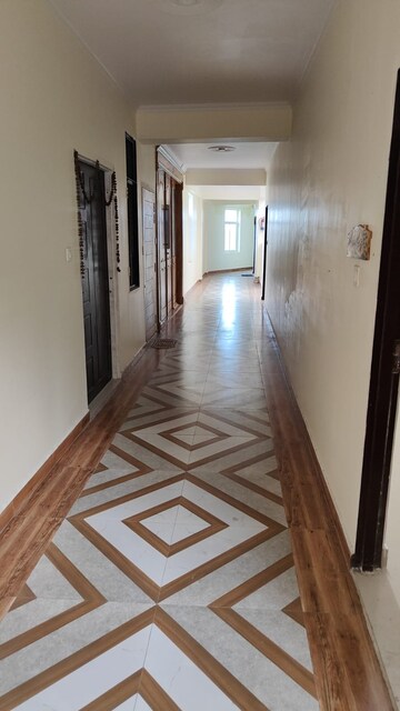 Staircase in 2 BHK Apartment at Mahanagar – for Rent