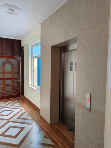 Room in 2 BHK Apartment at Mahanagar – for Rent