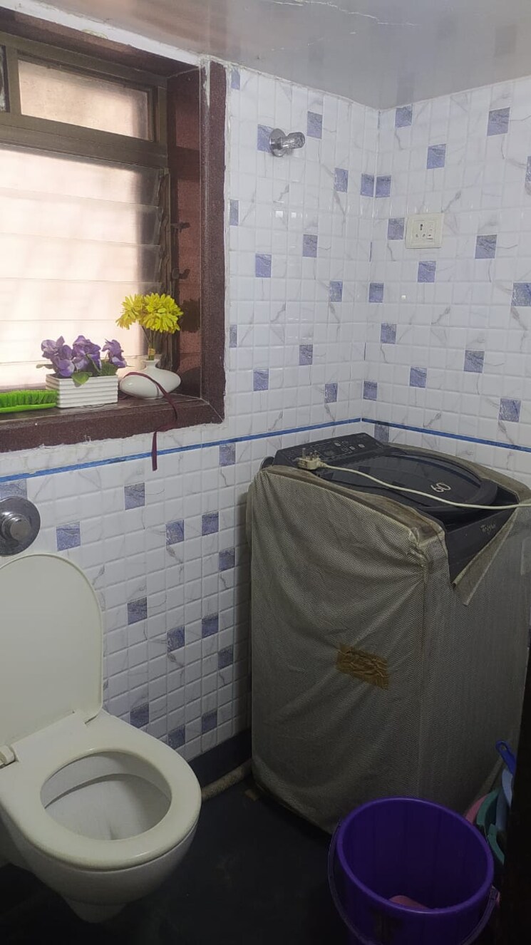 Bathroom, abrol-krishna-vastu-1-2 2 Bedroom 900 Sq.Ft. Apartment In Malad West Mumbai 8043997