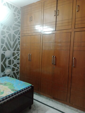 Room in 2 BHK Builder Floor at Sector 25 – for Rent