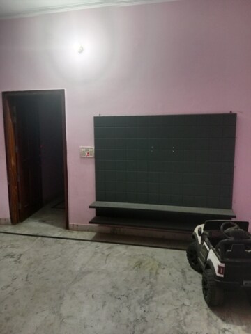 Room in 2 BHK Builder Floor at Sector 25 – for Rent