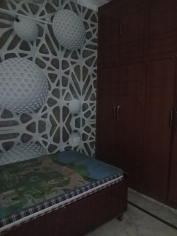 Room in 2 BHK Builder Floor at Sector 25 – for Rent