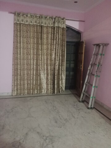 Room in 2 BHK Builder Floor at Sector 25 – for Rent