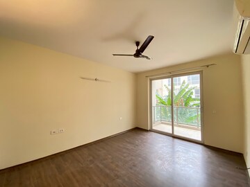 Room in 3 BHK Apartment at Dhoot Time Residency, Sector 63 – for Rent