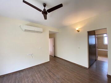 Room in 3 BHK Apartment at Dhoot Time Residency, Sector 63 – for Rent