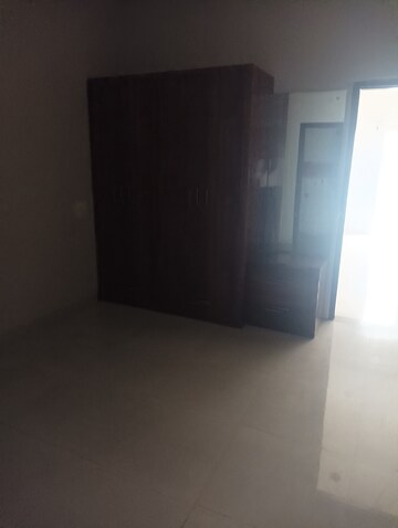 Room in 3 BHK Builder Floor at Motia Blue Ridge, Dhakoli Village – for Rent