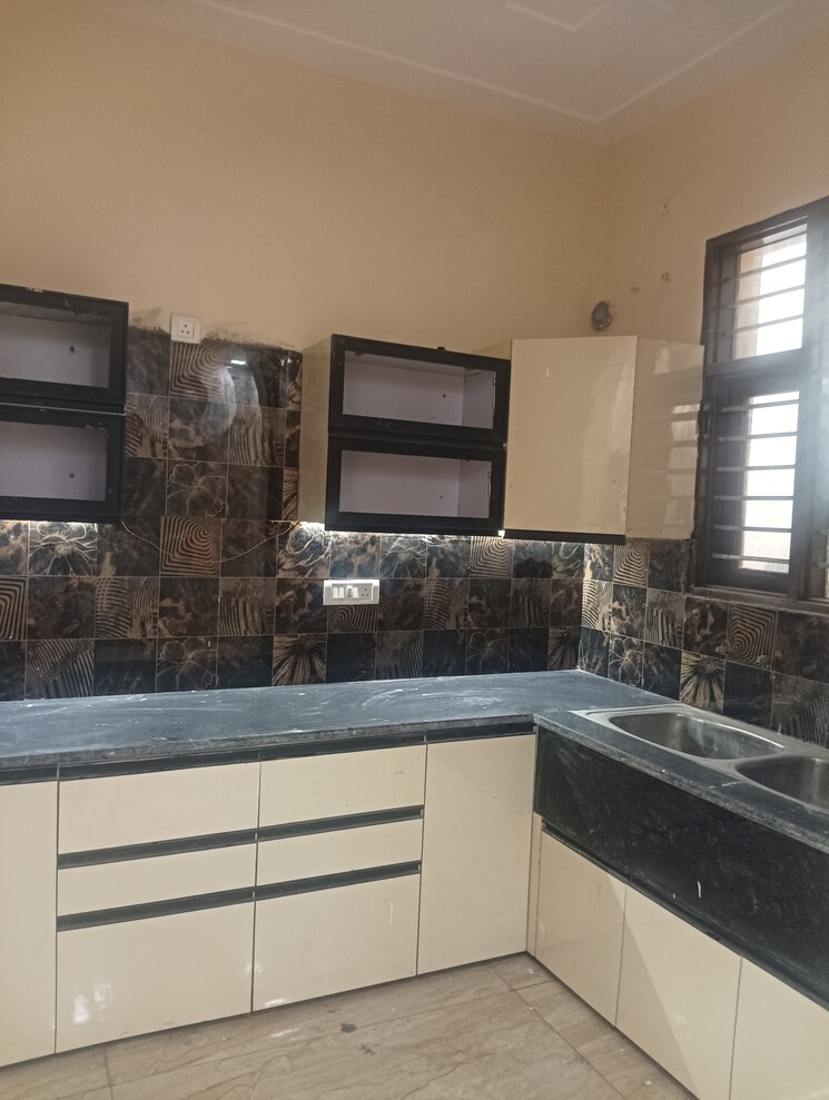 Kitchen, dhakoli village 3 Bedroom 1350 Sq.Ft. Builder Floor In Dhakoli Village Zirakpur 8044075