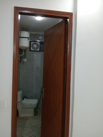 Furnished Amenities in 3 BHK Builder Floor at Govindpuri – for Sale
