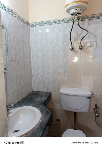 Bathroom in 4 BHK Builder Floor at Ardee City, Sector 52 – for Rent