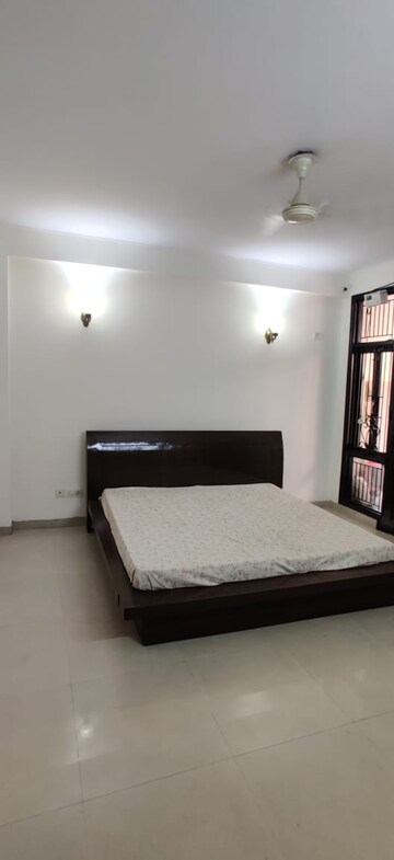 Master Bedroom in 3 BHK Builder Floor at Ardee City, Sector 52 – for Rent