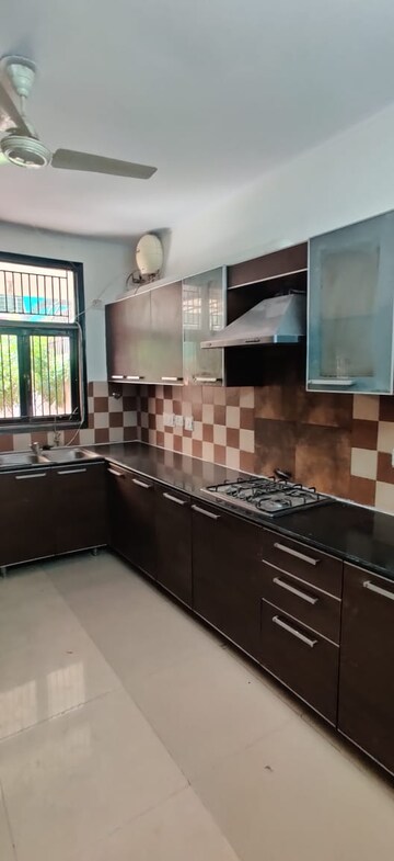 Master Bedroom in 3 BHK Builder Floor at Ardee City, Sector 52 – for Rent
