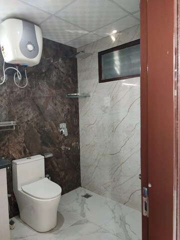 Master Bedroom in 3 BHK Builder Floor at Ardee City, Sector 52 – for Rent