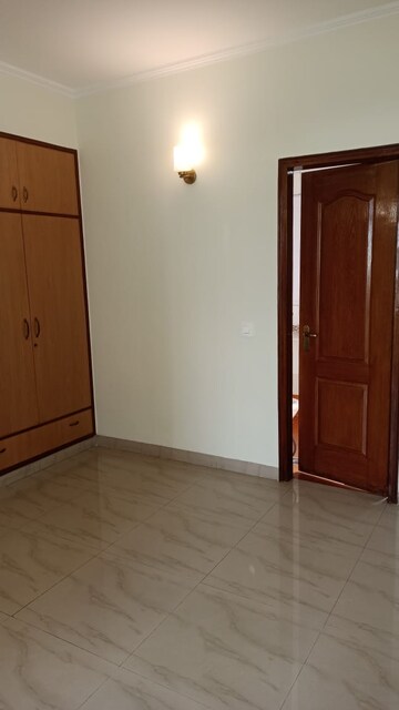 Room in 3.5 BHK Apartment at Bestech Park View City 1, Sector 48 – for Rent