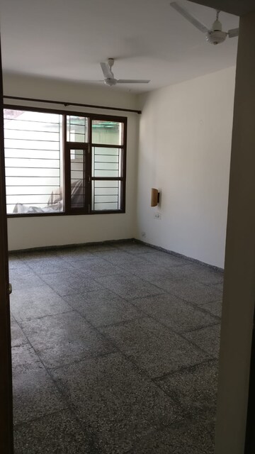 Room in 3 BHK Independent House at Sector 2 – for Rent