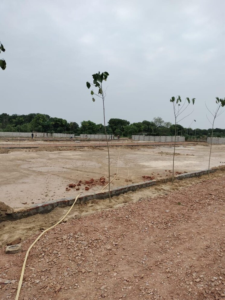 undefined, upsidc site b  90 Sq.Yd. Plot In Upsidc Site B Greater Noida 8044243
