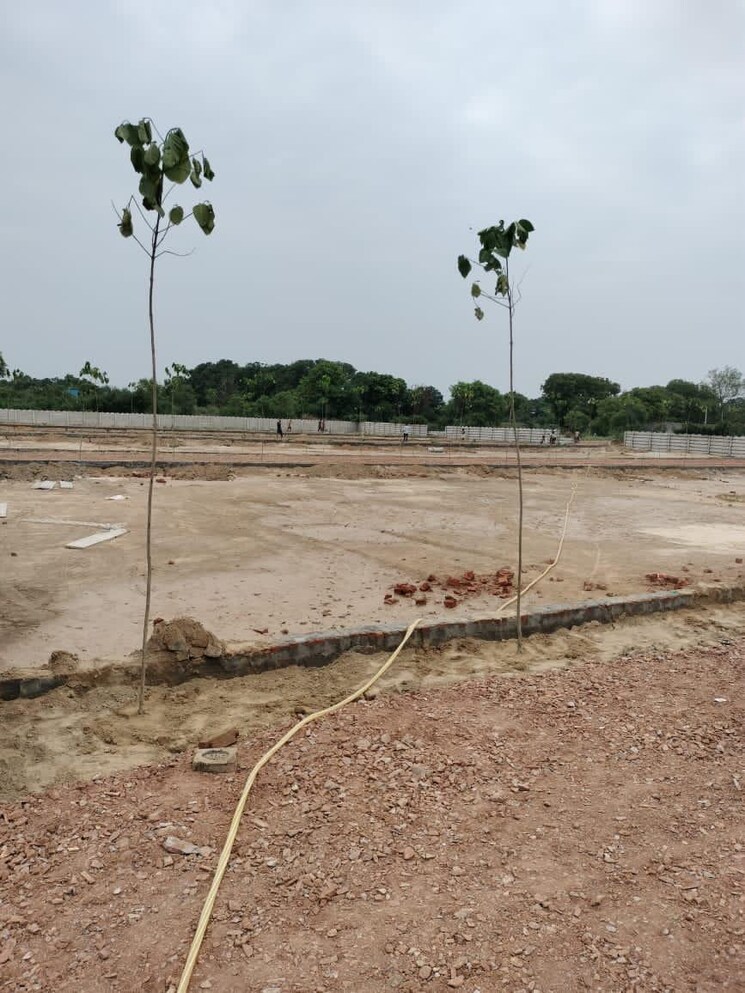 undefined, upsidc site b  90 Sq.Yd. Plot In Upsidc Site B Greater Noida 8044243