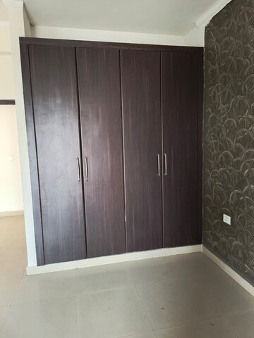 Furnished Amenities in 4 BHK Apartment at Antriksh Golf View, Sector 78 – for Rent