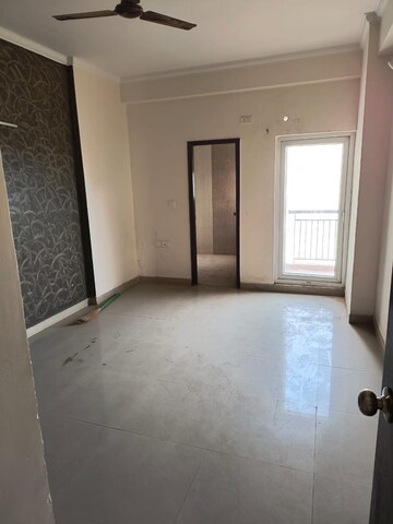 Room in 4 BHK Apartment at Antriksh Golf View, Sector 78 – for Rent