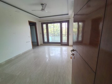 Room in 4 BHK Apartment at South Extension ii – for Sale